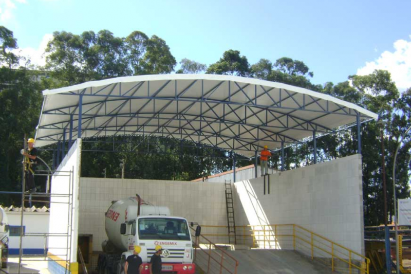 Cobertura PVC: Durabilidade e Estilo para Seu Espaço