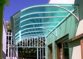 Toldos e coberturas em policarbonato